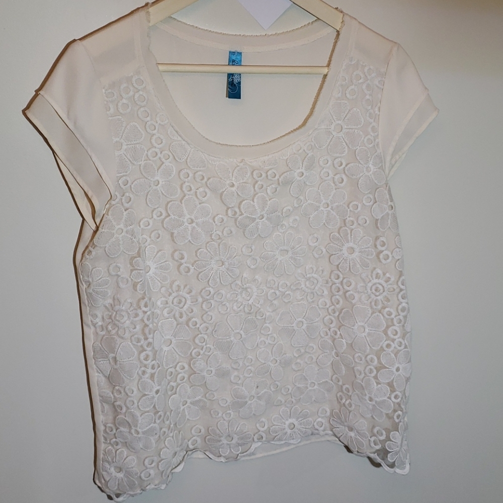 Creamy lace shirt- Medium